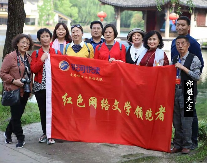 讲述了徐朗远赴泰国寻找失窃的古董的故事
