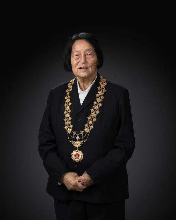 七一巾帼英雄陨落纪兰精神永存