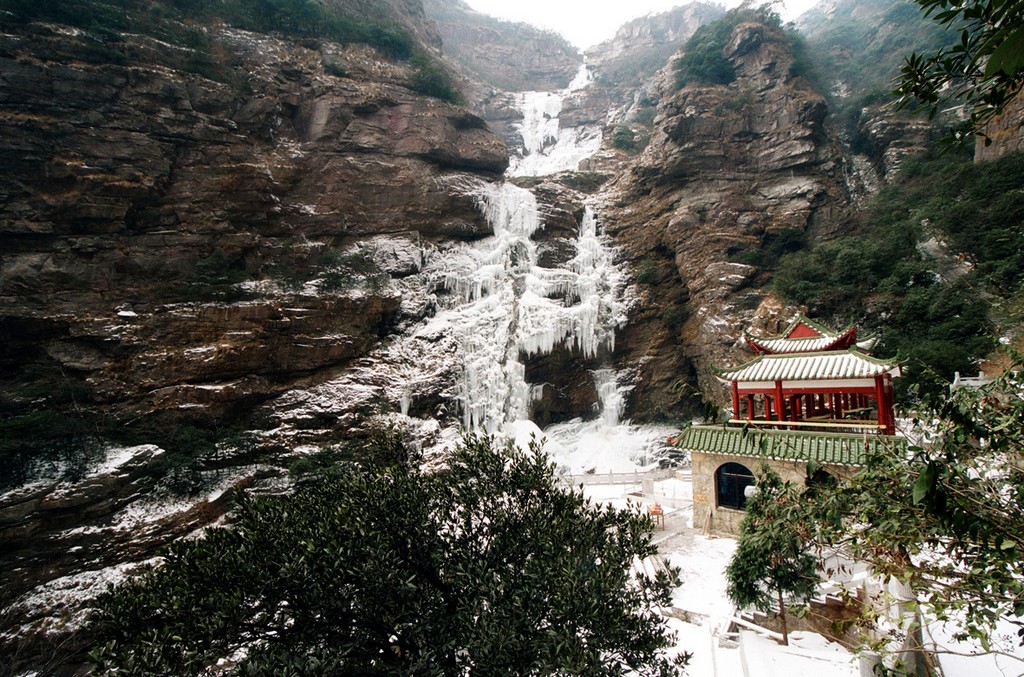 《三叠泉冰瀑》罗匡龙 摄.jpg