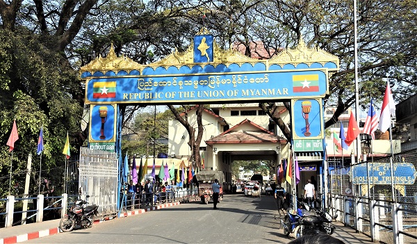 缅甸国门.jpg