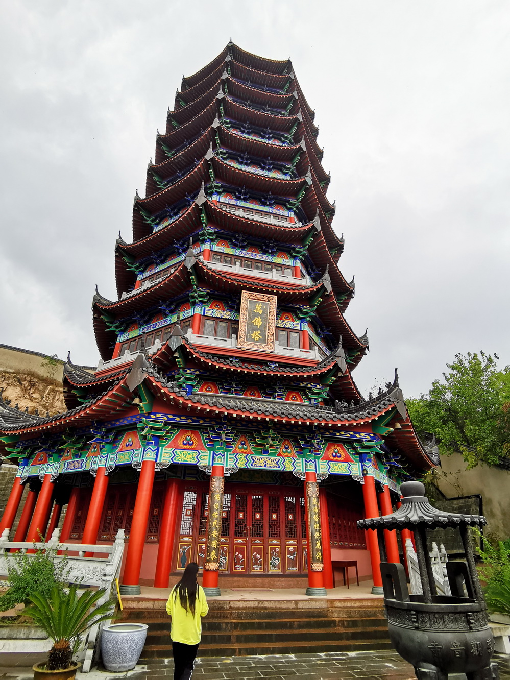 李洪太老师应邀书写九华山观音寺藏经楼,万佛塔等牌匾