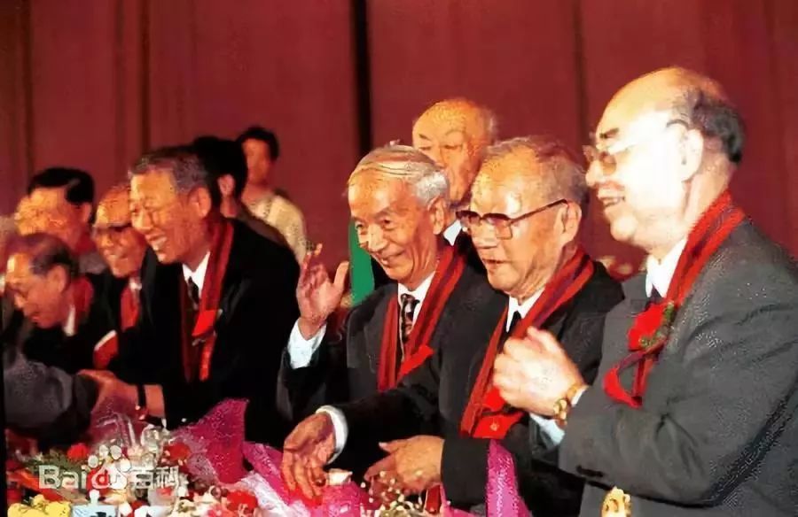 蘑菇云下的爱情故事