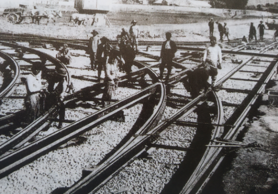 大连工人阶级,不仅是中国解放事业,建设事业的贡献者,也是反帝斗争的