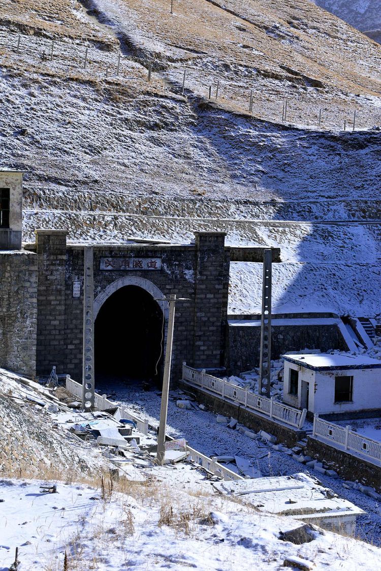 青藏铁路关角隧道生死大营救