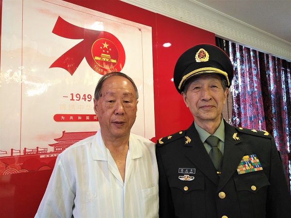 王忠田与胡永丰将军合影(20190929).jpg