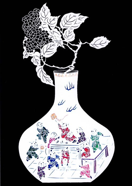 而当人们的视线转向作者姓名时,惊讶几乎写满了每个人的脸:"套色剪纸