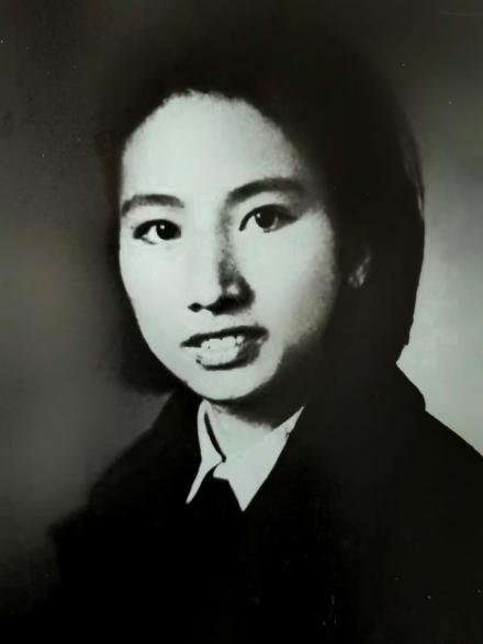 林颖在大连时的照片另类师生恋,"是我嫁给了我老婆"马列在大连工作的