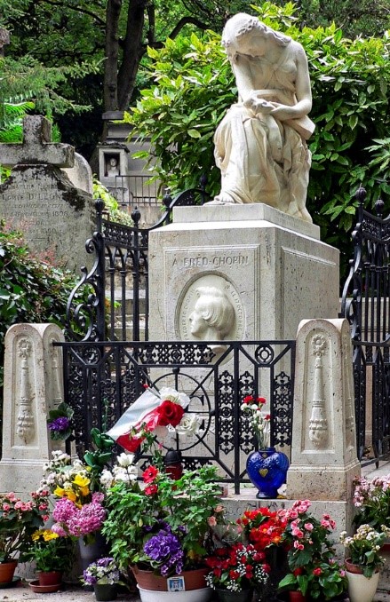 瞻仰巴黎公社社员墙