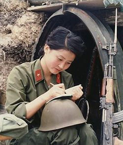 巾帼绽放的军花诠释各时期女兵风采