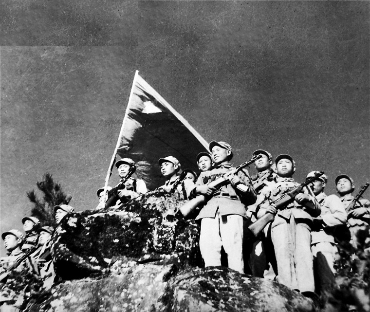 坚持在上甘岭打下去的决心,变成了志愿军十五军指战员的自觉行动.