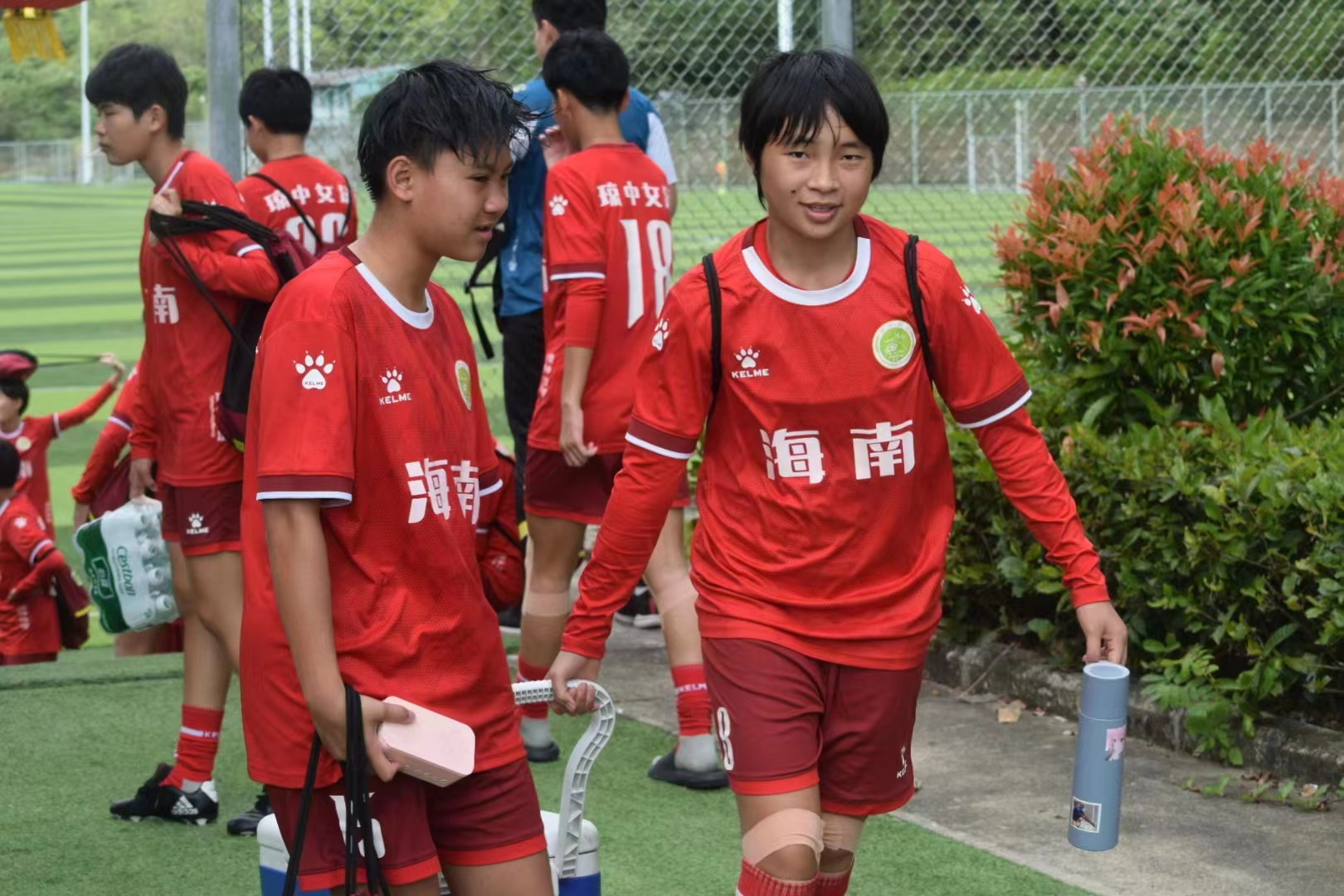 巾帼吴贝靓丽琼中女足奋斗的青春