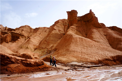雅丹地貌的石山.JPG