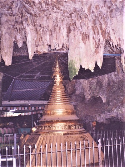 1538787780115350.jpeg 眉苗山洞中的佛塔.jpeg