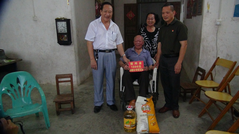 慰问抗美援朝老兵黄子荣.JPG