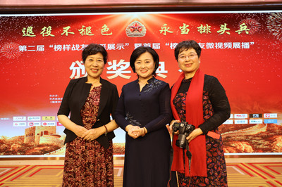 1586938773856332.jpg 三朵军花.jpg