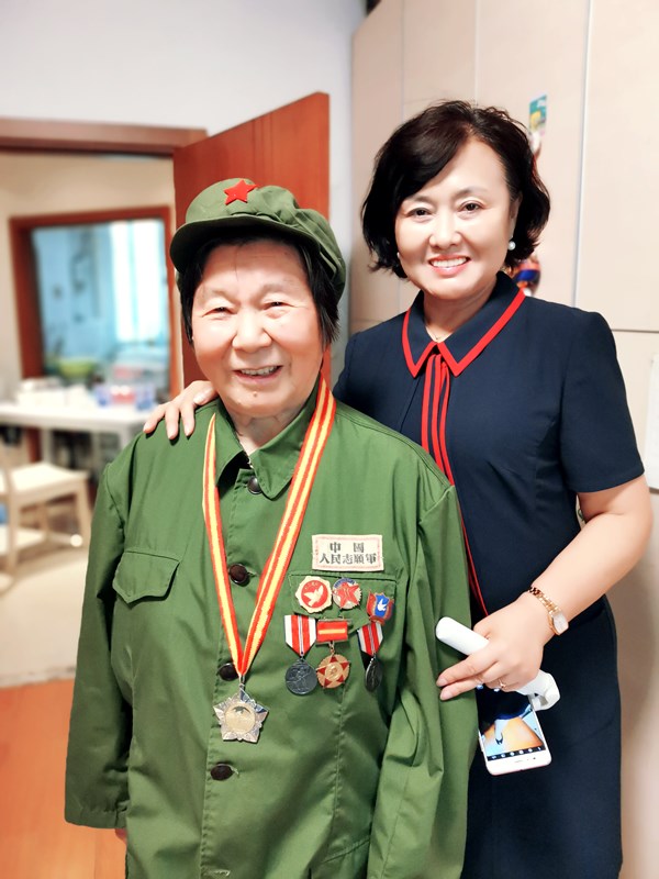 李玲和邱美华.jpg