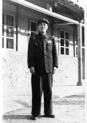 1598020993467066.jpg 邓华照片1_wps图片.jpg