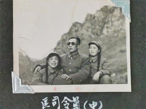 与炮兵的匡司令在一起.jpg