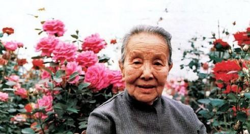 晚年的冰心.jpg