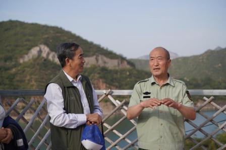 1603017093761576.jpg 2、河北鹿鸣岭农业开发有限公司的创始人,总经理张岳军,满怀深情地向河北博客联盟采风团成员分享自己创业征途的苦与乐,引发大家由衷的敬佩与感慨。罗灵蛇.jpg