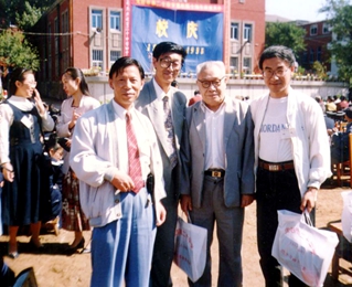 与杜西林老师合影 高250.jpg