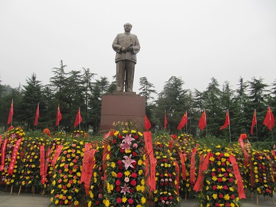 1.毛泽东塑像.JPG