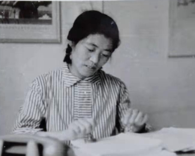 1608971266130618.jpg 11夫人 于文梅(退休前).jpg