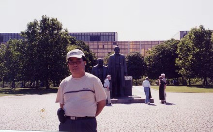 31东柏林马、恩像2004.7..jpg
