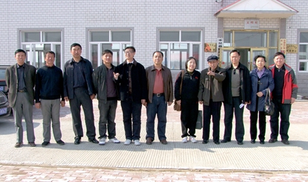 市关工委调研合影_副本 高260.jpg