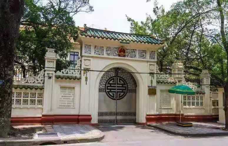 中国驻越南大使馆大门.jpg