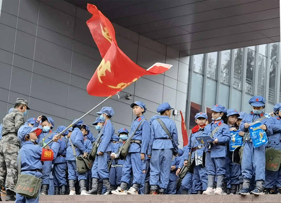 13 擎旗自有后来人.jpg