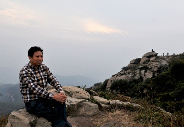 2  2012年10年二上淮河源桐柏山嵮太白顶.JPG