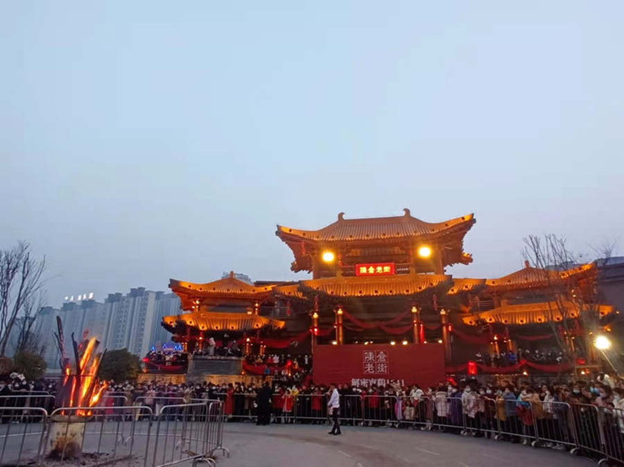 《好戏要开场了》   浅浅眉   摄.jpg