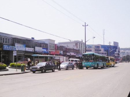 1648005623403595.jpg 3公交车站.jpg