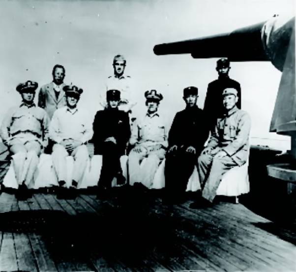 1658131974120828.jpg 与美海军代表团合影,右一为仲曦东.jpg