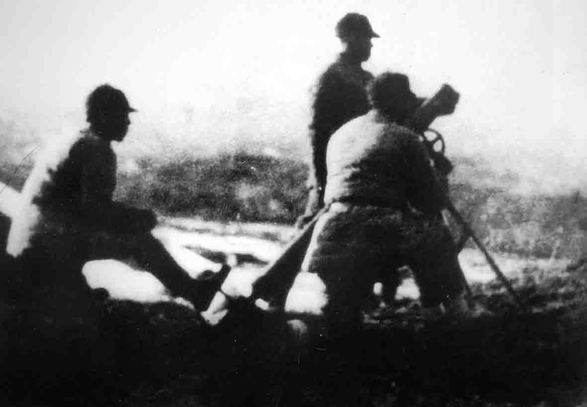 1660898257196999.jpg 9-2,1分区炮兵连在陈正湘的指挥下炮击日军黄土岭战地指挥所.jpg