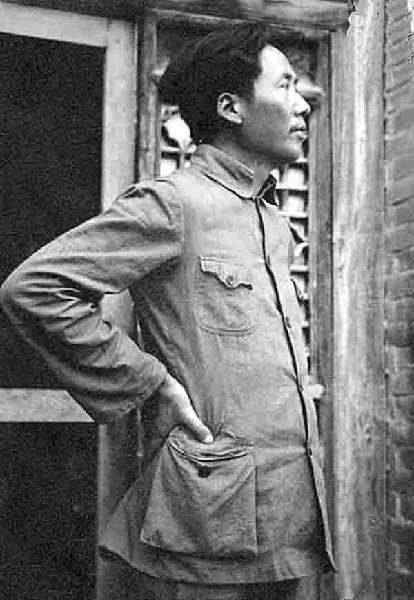 1661138256674824.jpg 12-3毛泽东在抗大.jpg