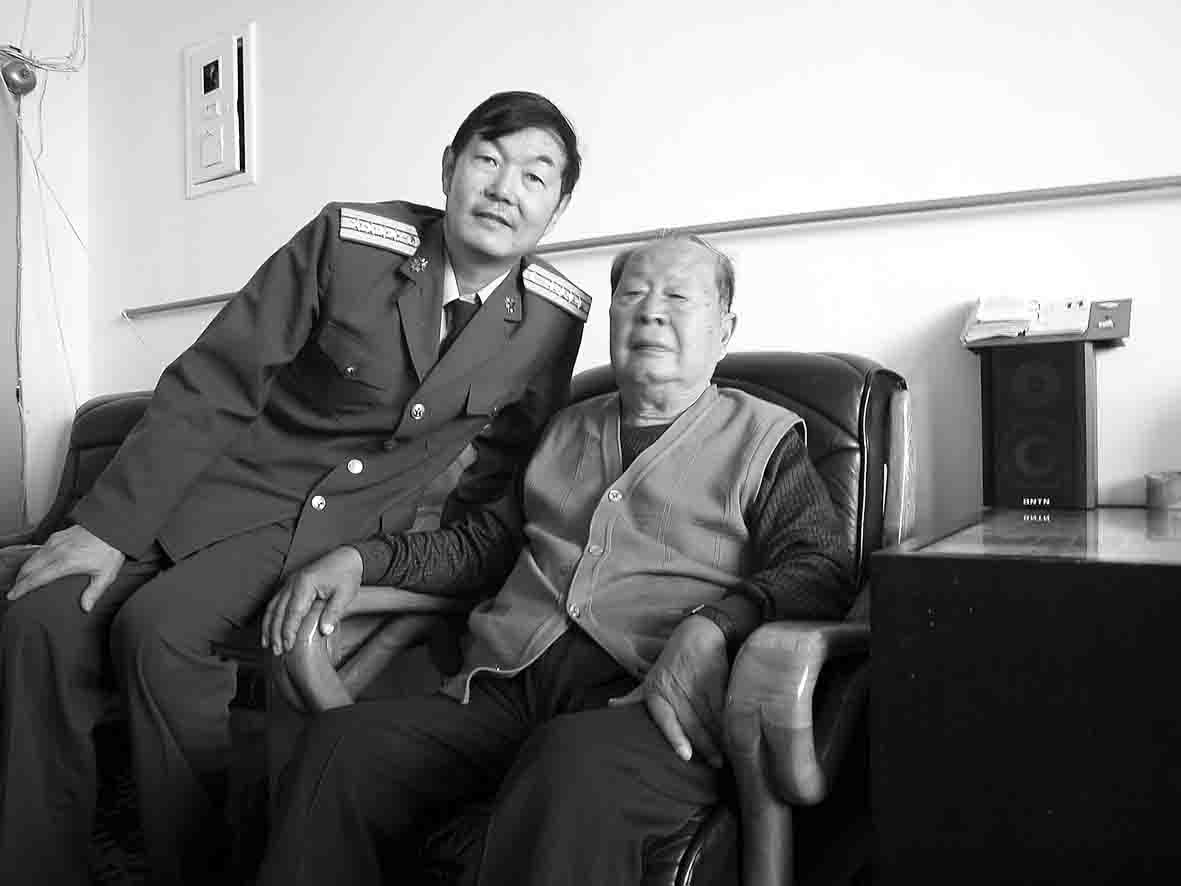 1661484028135653.jpg 15-1,2004年秋,冀中10分了笔者采访.jpg