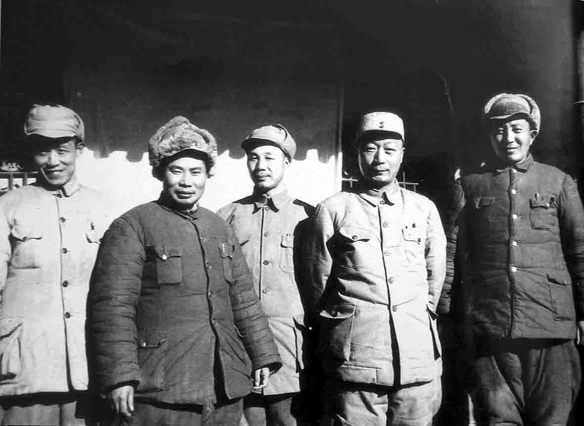 1662202141435352.jpg 19-1, 平津战役中,聂老总和晋察冀野战军部分领导.jpg