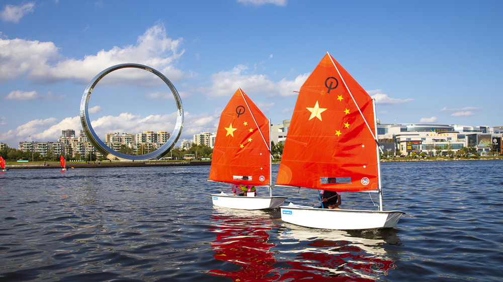 1662945493688895.jpg 《中国红燃爆樱花湖》胡英丽_副本.jpg