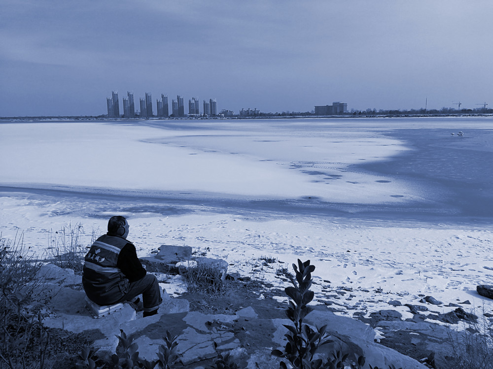 1662945877440258.jpg 《守望》胡英丽_副本.jpg