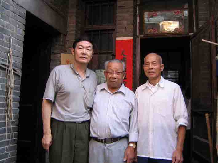1663040139874448.jpg 20 笔者采访志愿军203师老兵.JPG