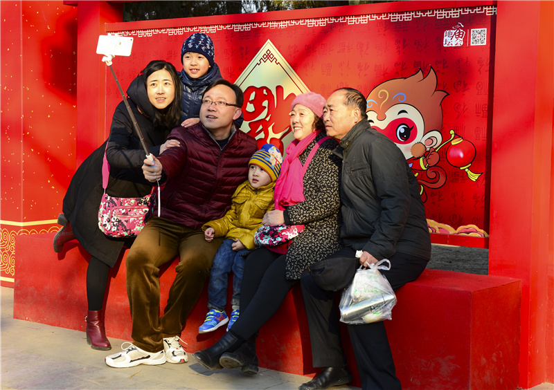 瞧这一家子——北京  相机拍摄  街景类  安立军体所 张林初   84802336.jpg