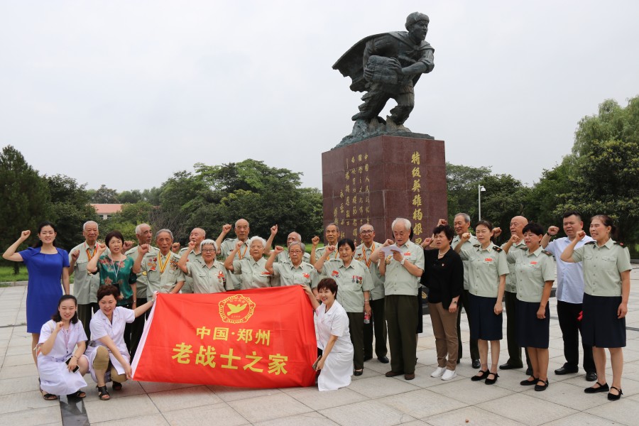 1690309906117971.jpg 2018年7月28日老战士 之家到杨根思部队开展传承红色基因活动_副本.jpg
