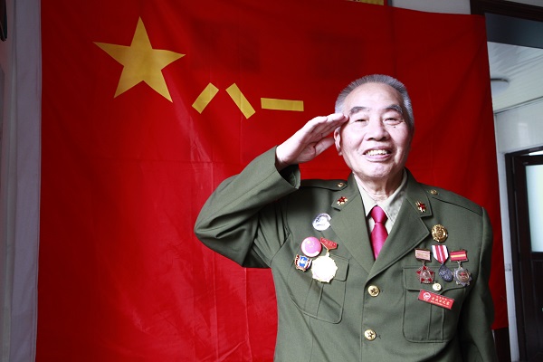 1690865926182325.jpg 王光森:1928年8月12日生,湖南衡山,1950年11月入朝,志愿军工兵五团,战地教员、记者,参加过第三、第四、第五次战役,荣立三等功两次,荣获朝鲜奖章一枚, 1951年12月回国后任解放军信息工程学院(现信息工程大学)教授。.JPG